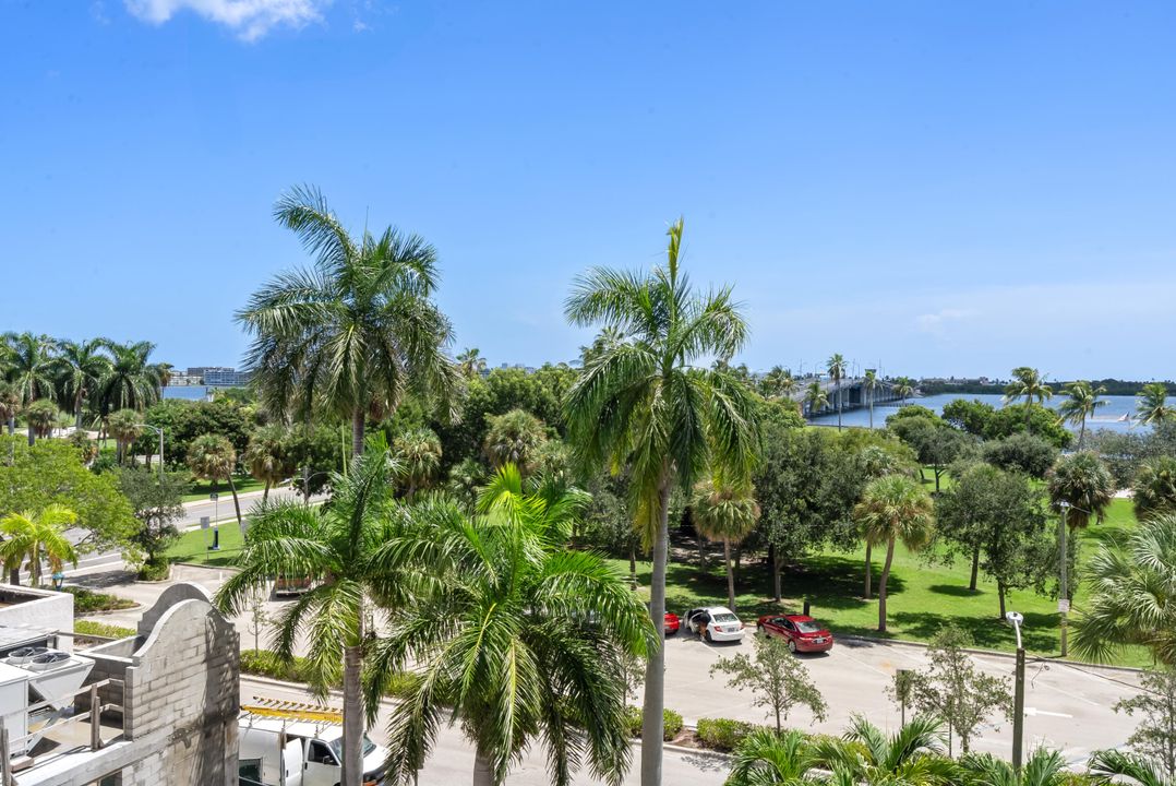 Active With Contract: $249,000 (1 beds, 1 baths, 550 Square Feet)