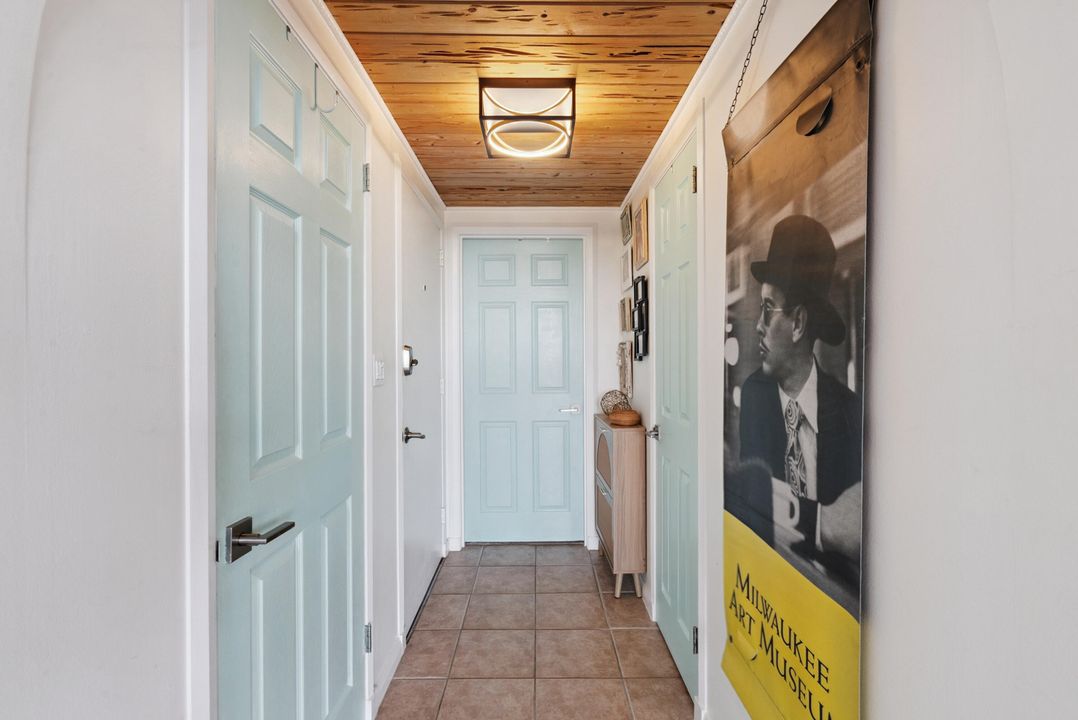 Active With Contract: $249,000 (1 beds, 1 baths, 550 Square Feet)