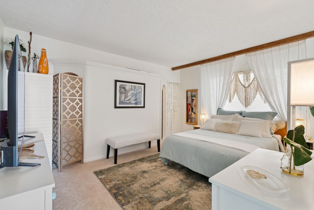 Active With Contract: $249,000 (1 beds, 1 baths, 550 Square Feet)