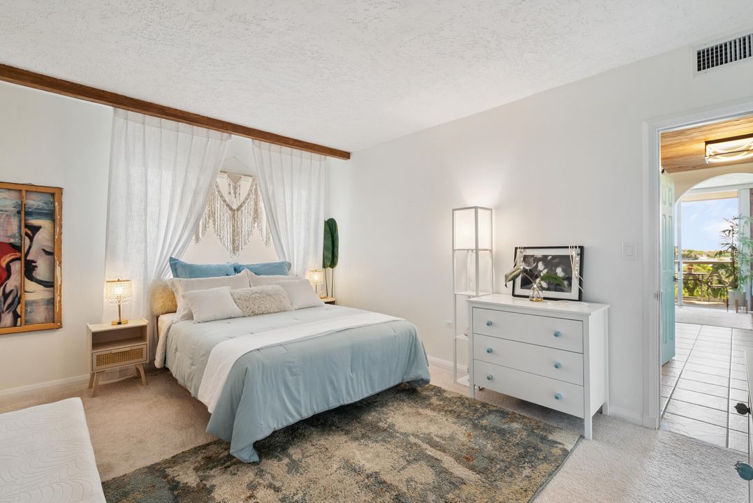 Active With Contract: $249,000 (1 beds, 1 baths, 550 Square Feet)