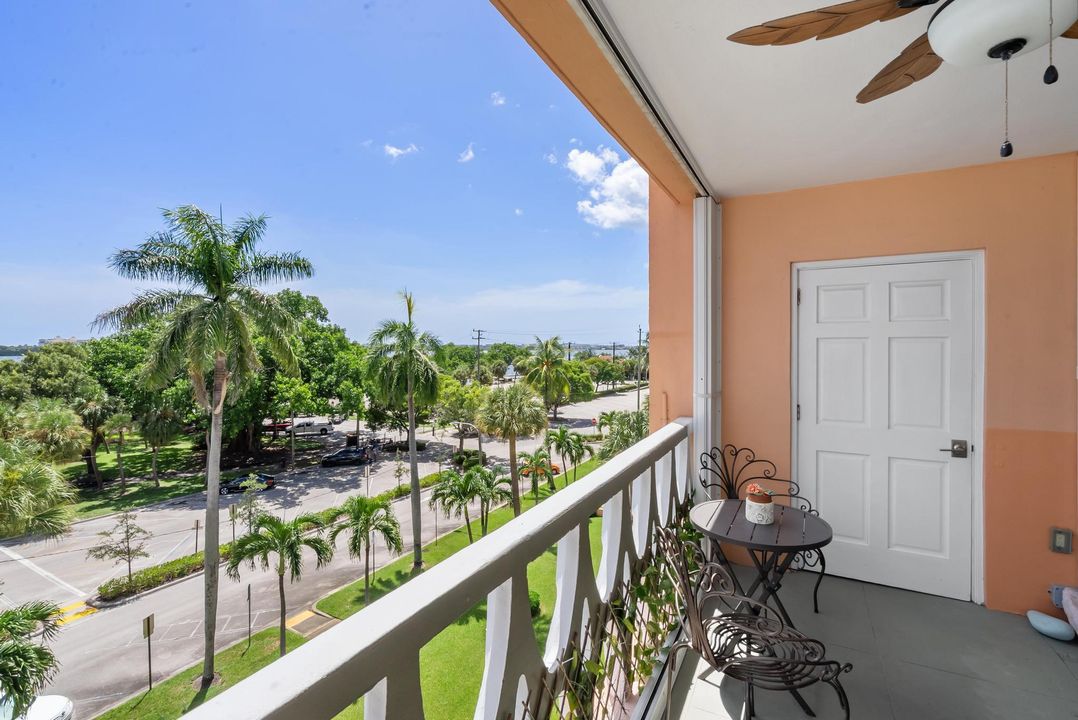 Active With Contract: $249,000 (1 beds, 1 baths, 550 Square Feet)