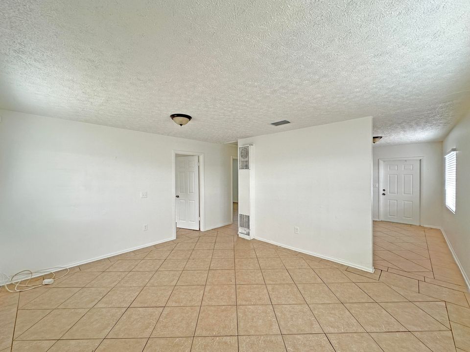For Rent: $1,550 (2 beds, 1 baths, 798 Square Feet)