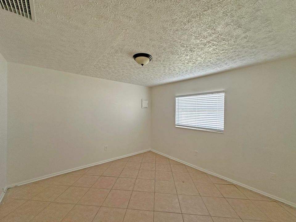 For Rent: $1,550 (2 beds, 1 baths, 798 Square Feet)