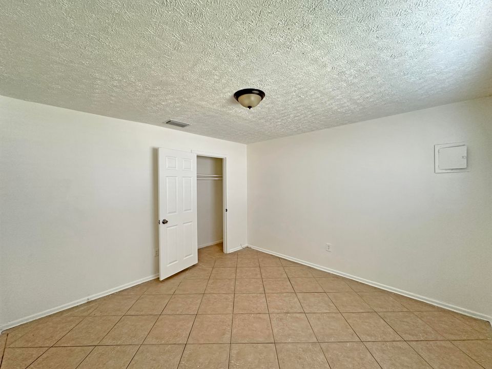 For Rent: $1,550 (2 beds, 1 baths, 798 Square Feet)