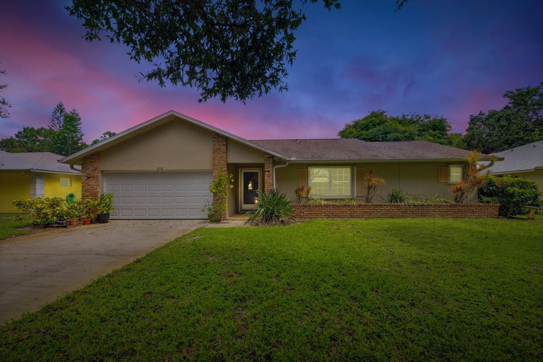 Recently Sold: $385,000 (3 beds, 2 baths, 1414 Square Feet)