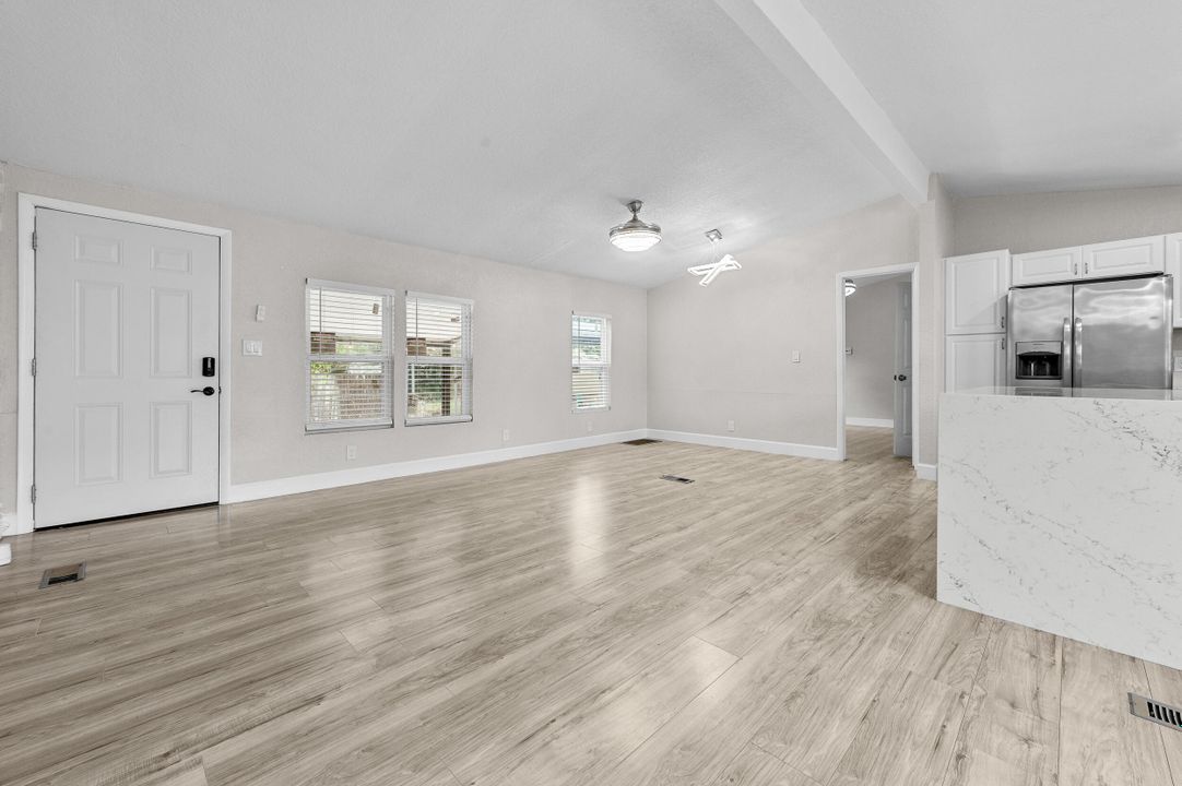 For Sale: $185,000 (3 beds, 2 baths, 1152 Square Feet)