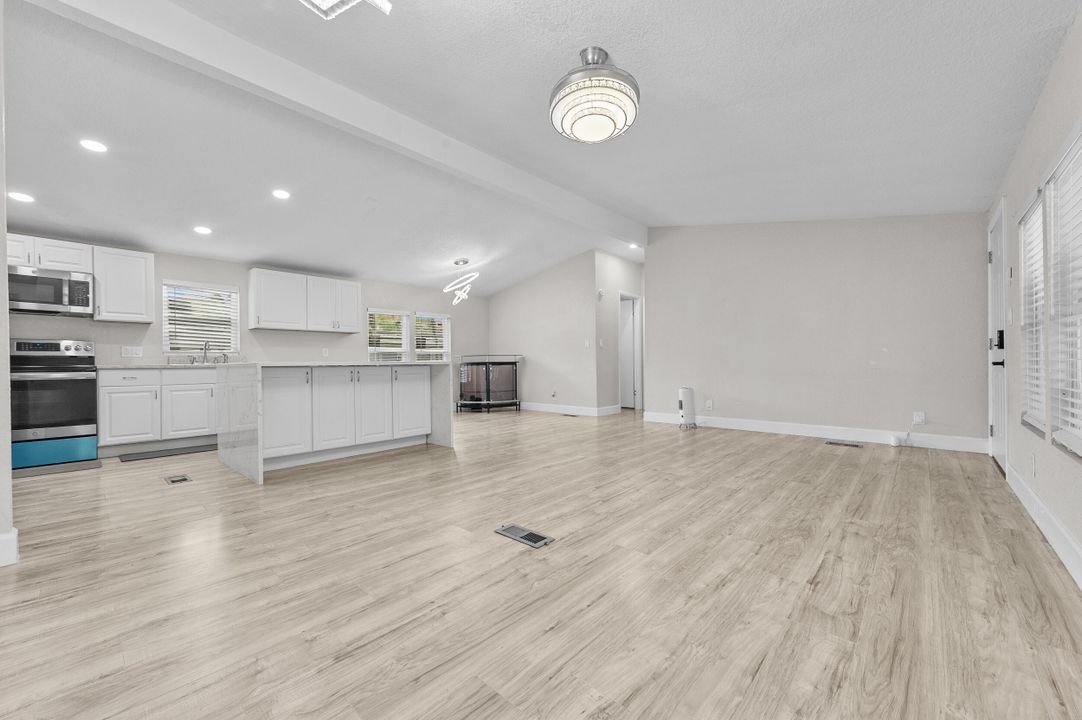 For Sale: $185,000 (3 beds, 2 baths, 1152 Square Feet)