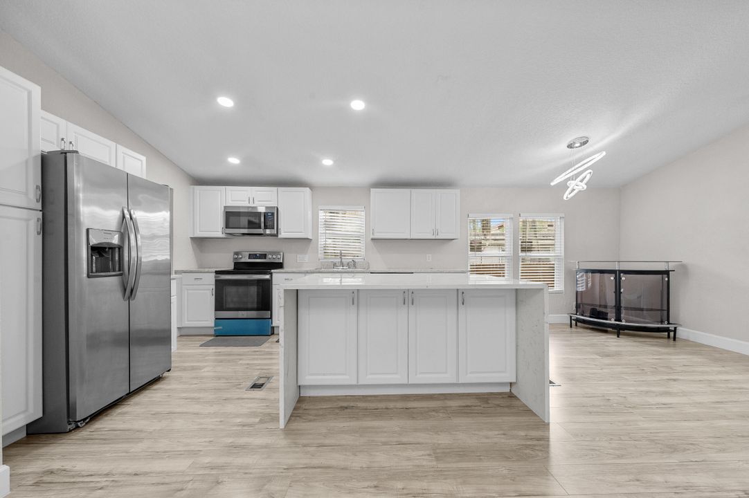 For Sale: $185,000 (3 beds, 2 baths, 1152 Square Feet)