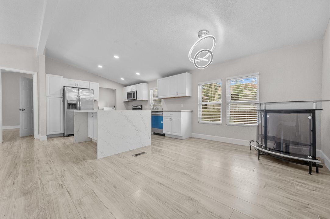 For Sale: $185,000 (3 beds, 2 baths, 1152 Square Feet)