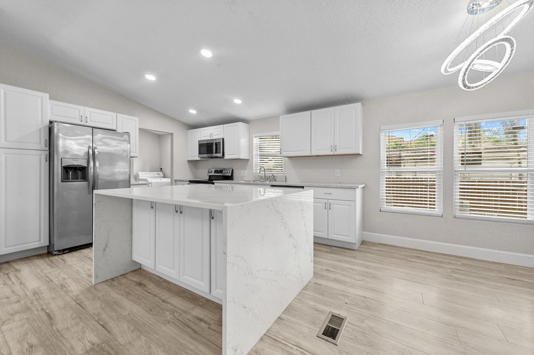 For Sale: $185,000 (3 beds, 2 baths, 1152 Square Feet)