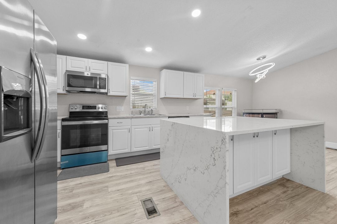 For Sale: $185,000 (3 beds, 2 baths, 1152 Square Feet)