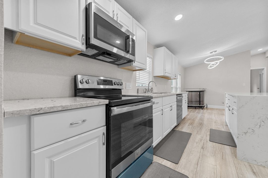 For Sale: $185,000 (3 beds, 2 baths, 1152 Square Feet)