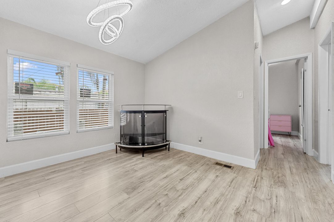 For Sale: $185,000 (3 beds, 2 baths, 1152 Square Feet)