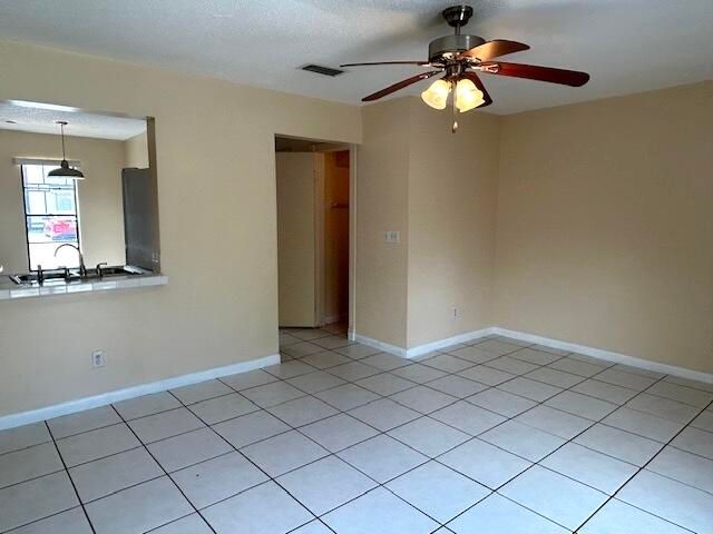 Active With Contract: $149,900 (2 beds, 1 baths, 963 Square Feet)