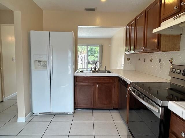 Active With Contract: $149,900 (2 beds, 1 baths, 963 Square Feet)