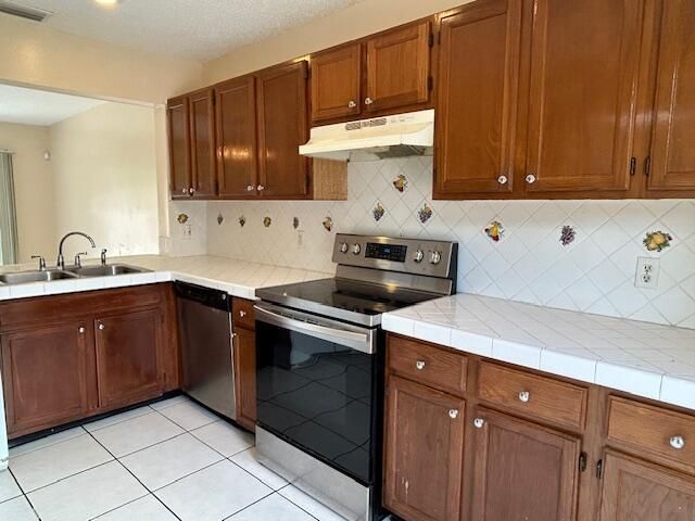 Active With Contract: $149,900 (2 beds, 1 baths, 963 Square Feet)