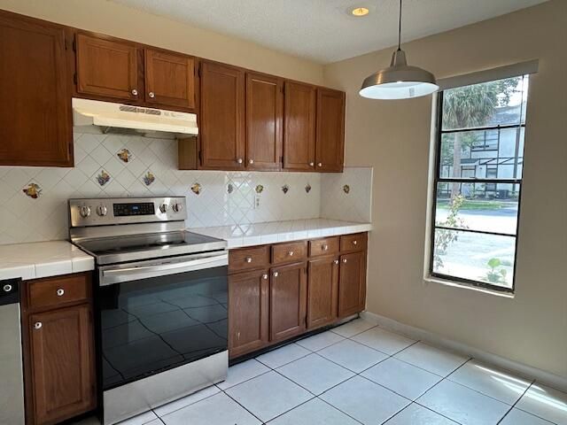 Active With Contract: $149,900 (2 beds, 1 baths, 963 Square Feet)