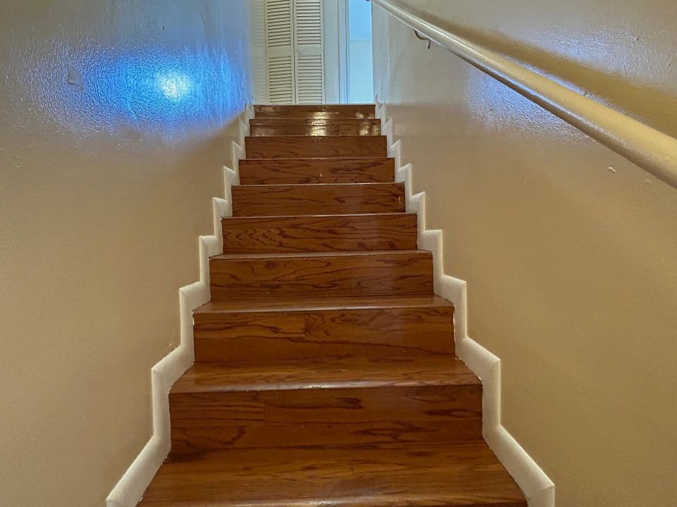 Active With Contract: $149,900 (2 beds, 1 baths, 963 Square Feet)