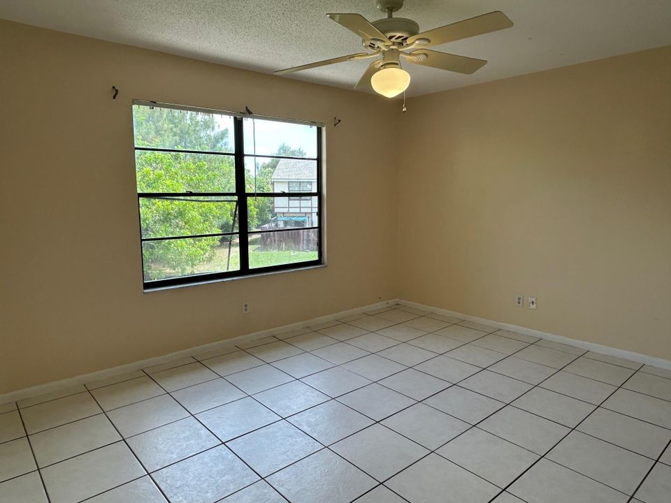 Active With Contract: $149,900 (2 beds, 1 baths, 963 Square Feet)