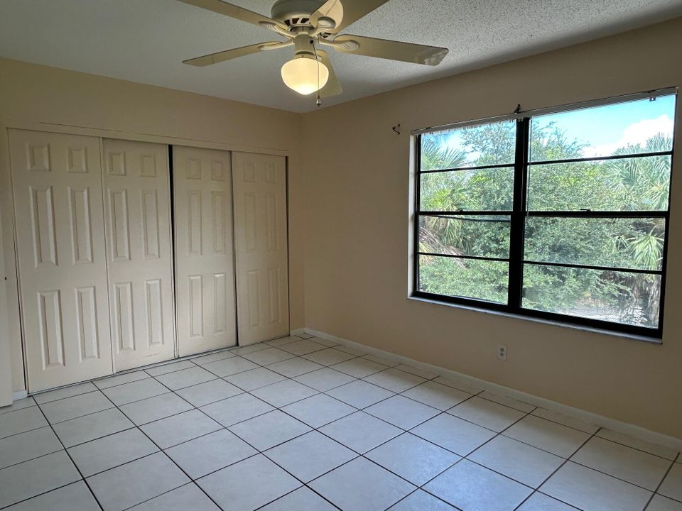Active With Contract: $149,900 (2 beds, 1 baths, 963 Square Feet)