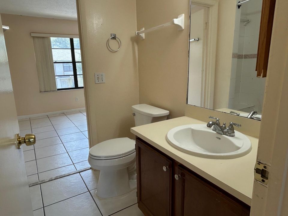 Active With Contract: $149,900 (2 beds, 1 baths, 963 Square Feet)