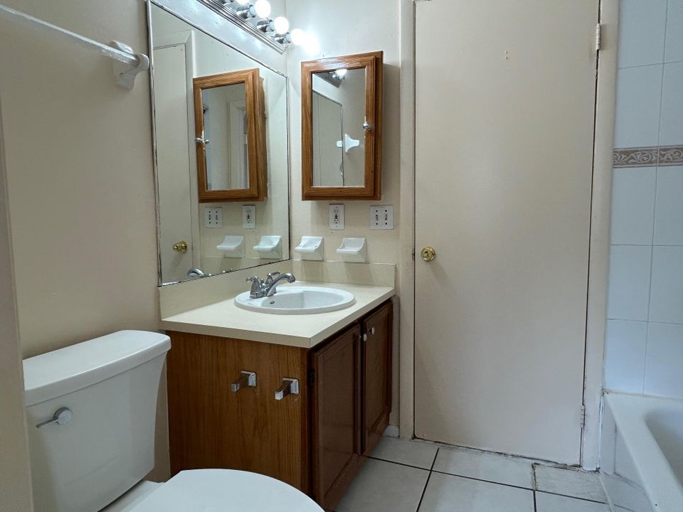 Active With Contract: $149,900 (2 beds, 1 baths, 963 Square Feet)