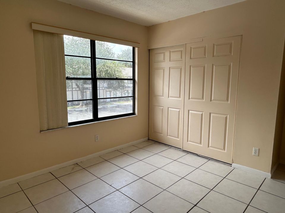 Active With Contract: $149,900 (2 beds, 1 baths, 963 Square Feet)