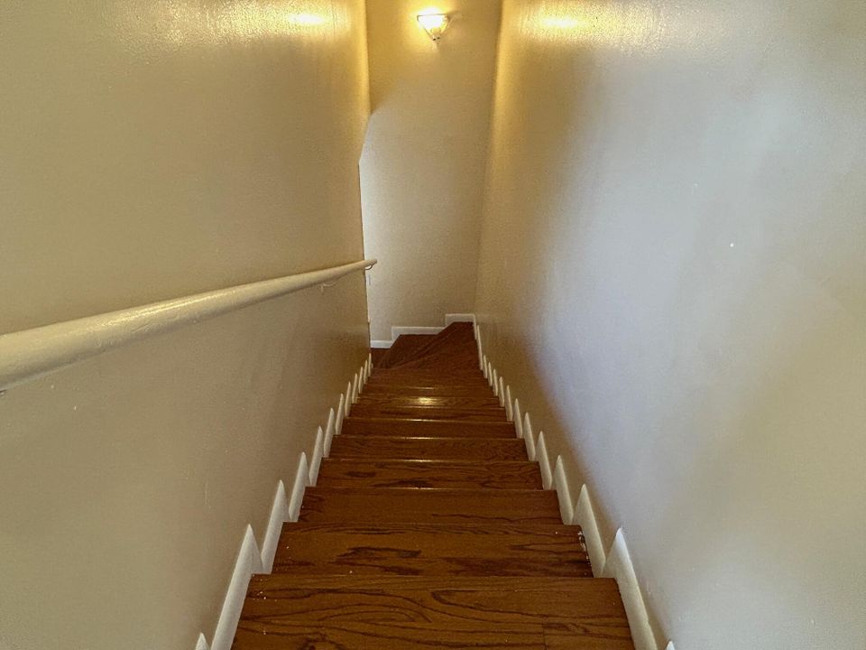 Active With Contract: $149,900 (2 beds, 1 baths, 963 Square Feet)