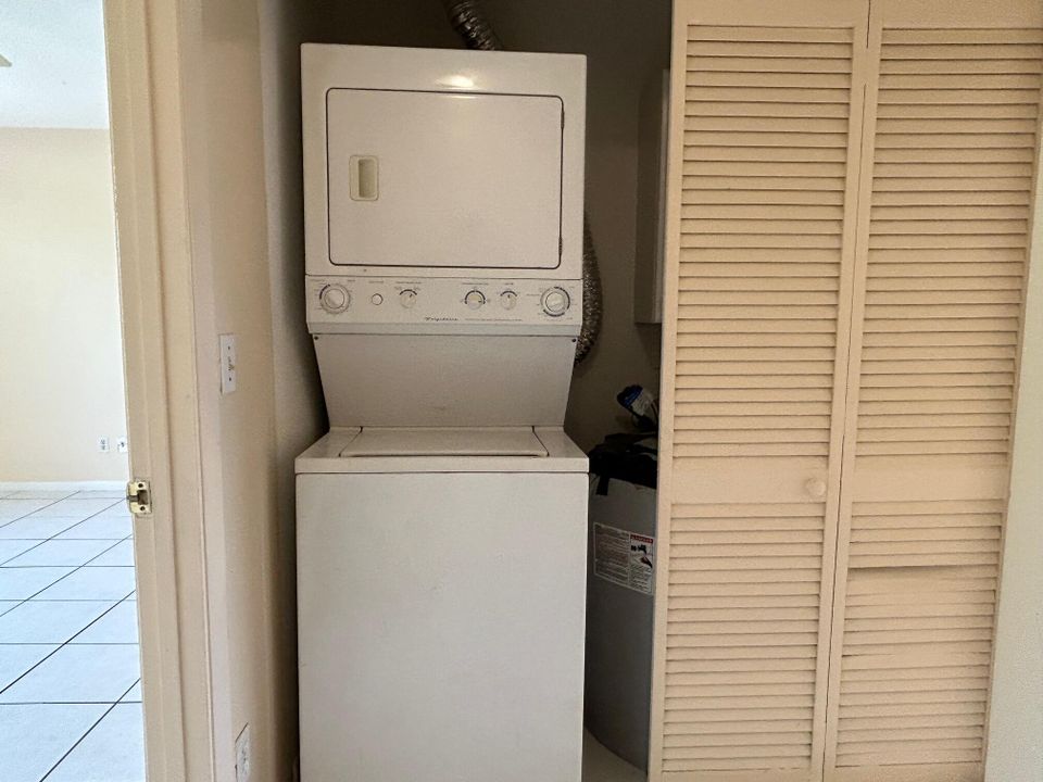 Active With Contract: $149,900 (2 beds, 1 baths, 963 Square Feet)