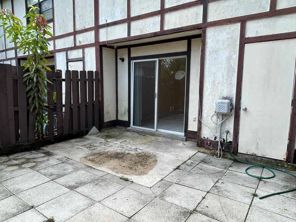 Active With Contract: $149,900 (2 beds, 1 baths, 963 Square Feet)