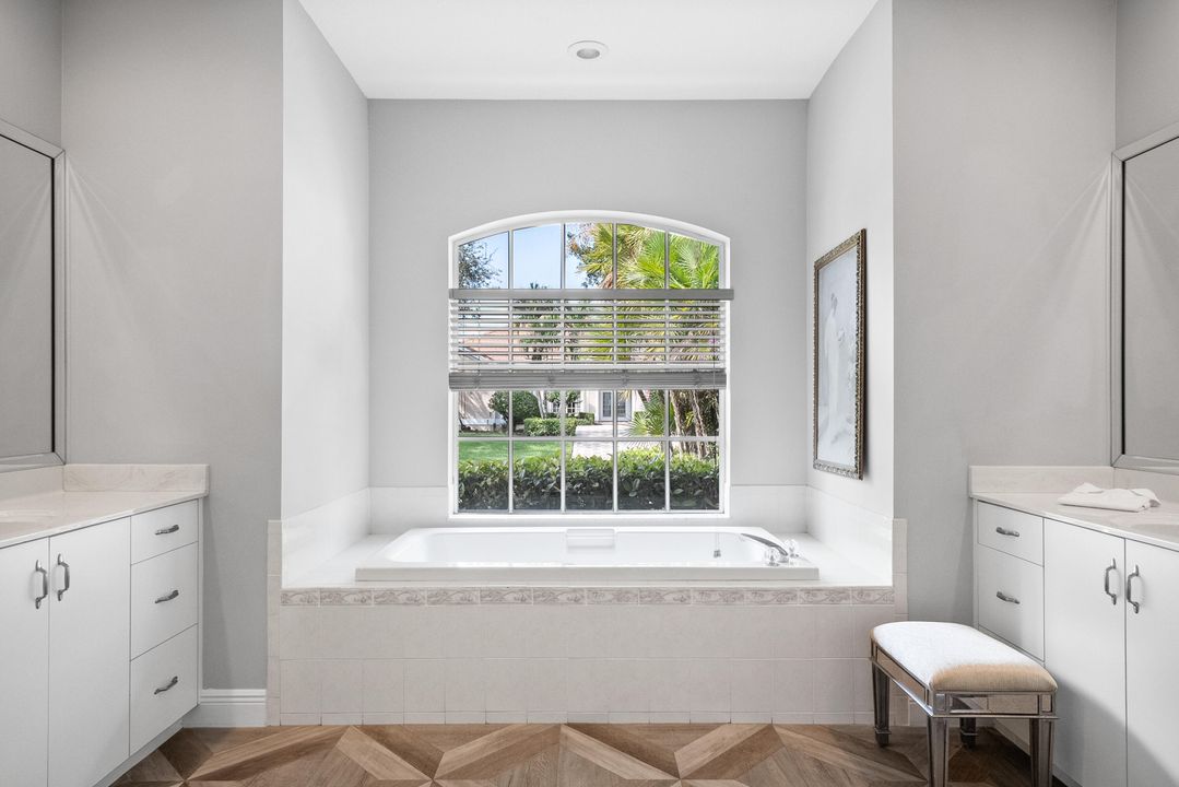 Под контрактом: $849,000 (4 спален, 3 ванн, 2766 Квадратных фут)