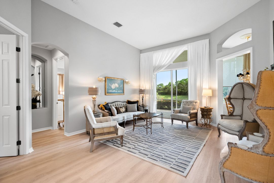 Под контрактом: $849,000 (4 спален, 3 ванн, 2766 Квадратных фут)