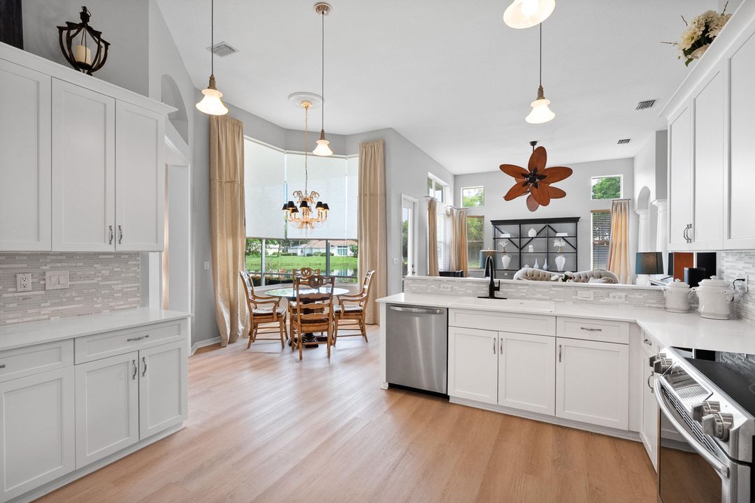 Под контрактом: $849,000 (4 спален, 3 ванн, 2766 Квадратных фут)