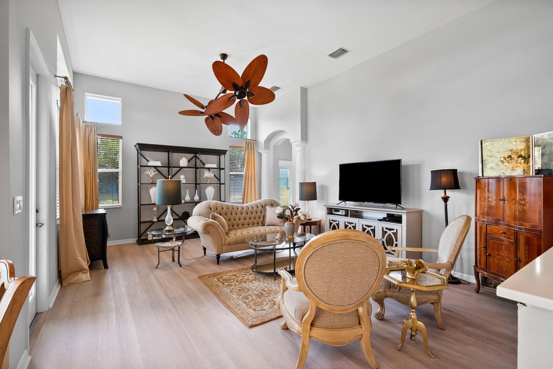 Под контрактом: $849,000 (4 спален, 3 ванн, 2766 Квадратных фут)