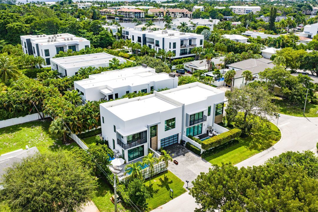 最近售出: $2,795,000 (3 贝兹, 3 浴室, 2498 平方英尺)