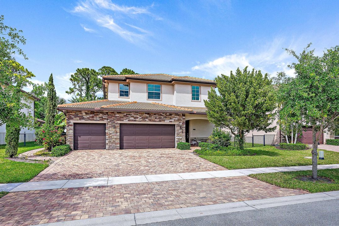 最近租的: $8,000 (5 贝兹, 3 浴室, 3055 平方英尺)