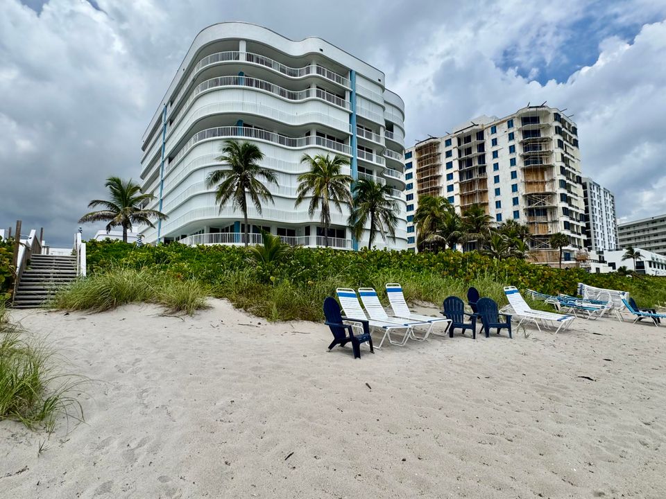 Active With Contract: $1,100,000 (3 beds, 3 baths, 2108 Square Feet)