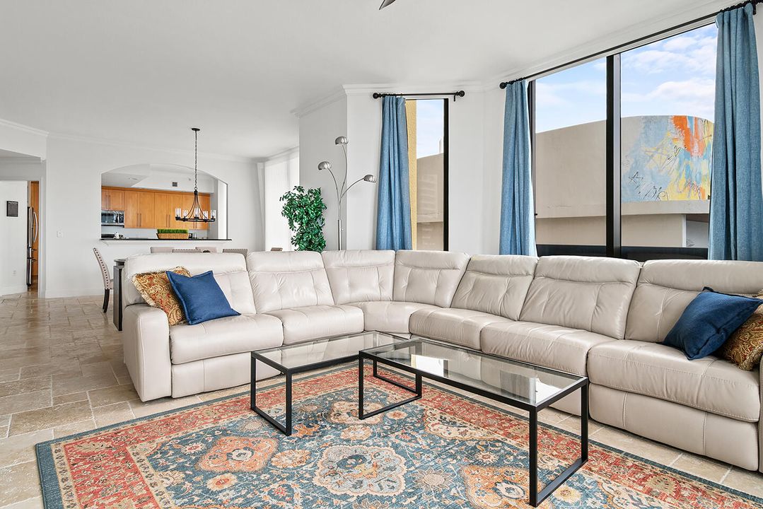 出租: $10,250 (2 贝兹, 2 浴室, 2156 平方英尺)