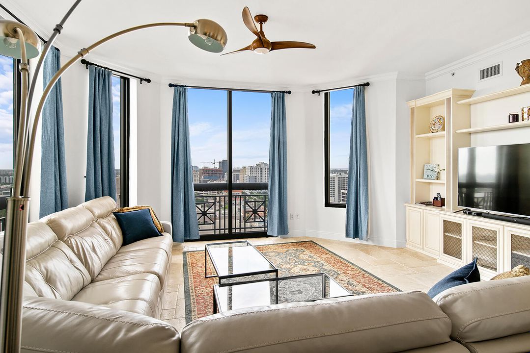 出租: $10,250 (2 贝兹, 2 浴室, 2156 平方英尺)