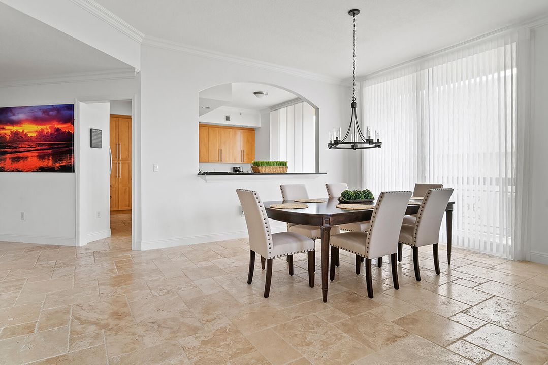 出租: $10,250 (2 贝兹, 2 浴室, 2156 平方英尺)