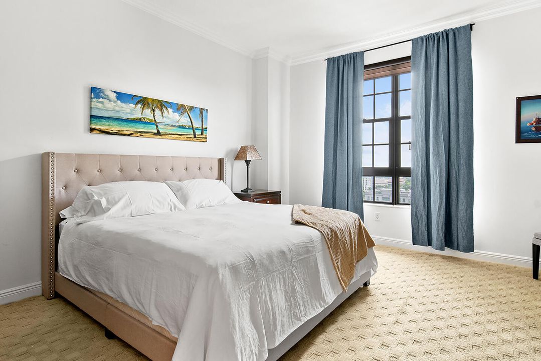 出租: $10,250 (2 贝兹, 2 浴室, 2156 平方英尺)