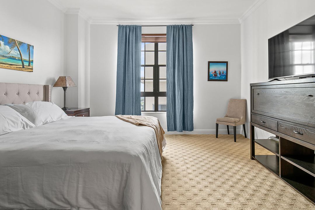 出租: $10,250 (2 贝兹, 2 浴室, 2156 平方英尺)