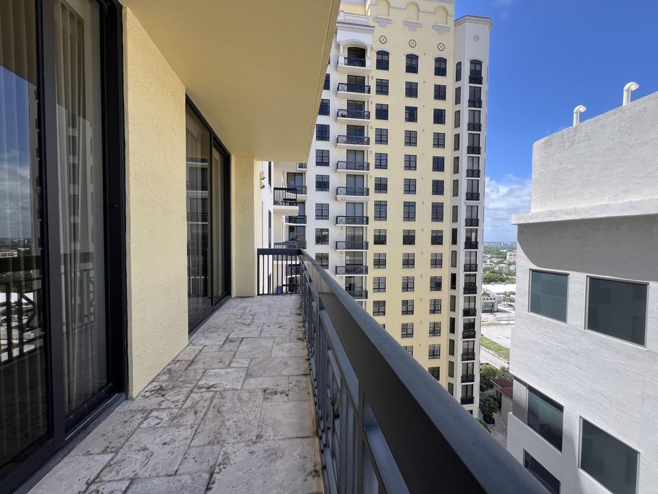 出租: $10,250 (2 贝兹, 2 浴室, 2156 平方英尺)