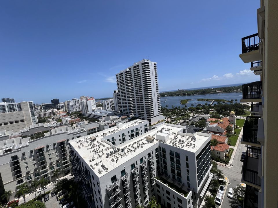 出租: $10,250 (2 贝兹, 2 浴室, 2156 平方英尺)