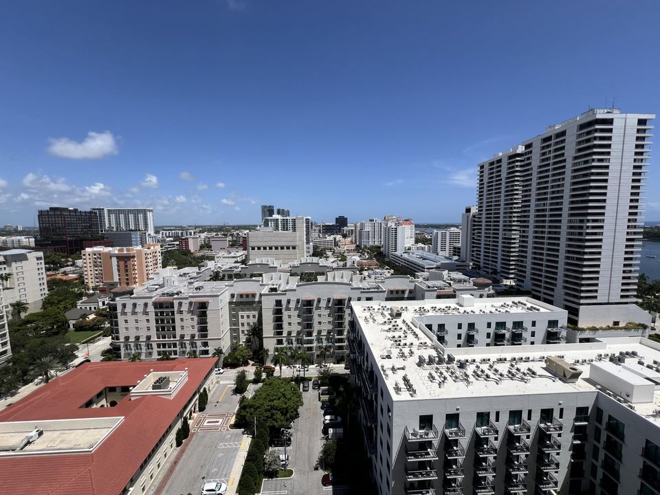 出租: $10,250 (2 贝兹, 2 浴室, 2156 平方英尺)