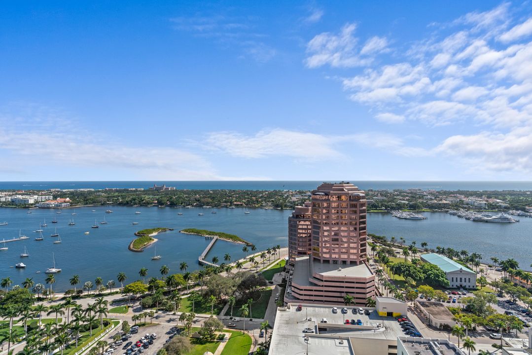 出租: $10,250 (2 贝兹, 2 浴室, 2156 平方英尺)