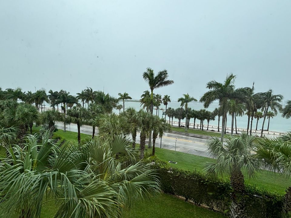 For Sale: $428,000 (2 beds, 2 baths, 1989 Square Feet)