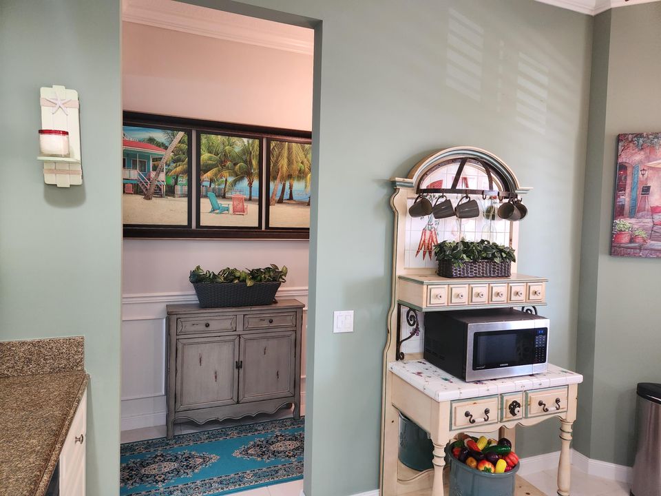 For Sale: $428,000 (2 beds, 2 baths, 1989 Square Feet)