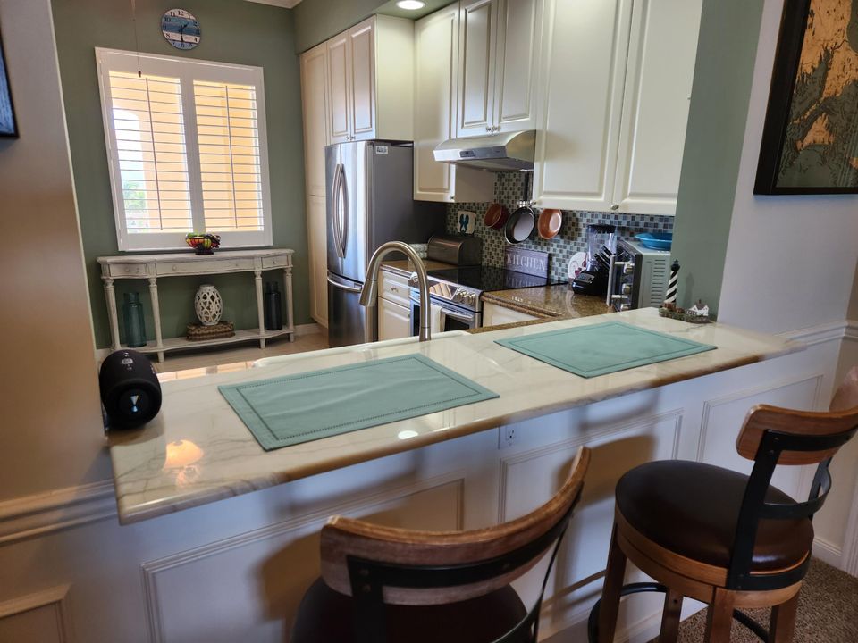 For Sale: $428,000 (2 beds, 2 baths, 1989 Square Feet)