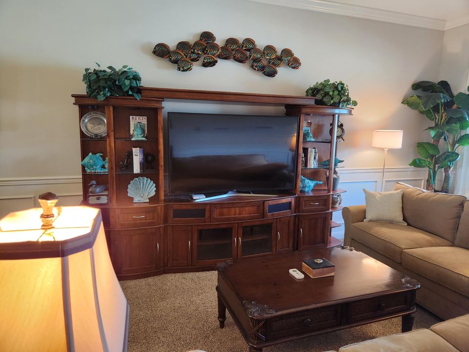 For Sale: $428,000 (2 beds, 2 baths, 1989 Square Feet)